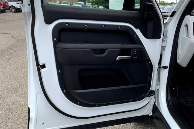 Photo of 2025 Fuji White Land Rover Defender