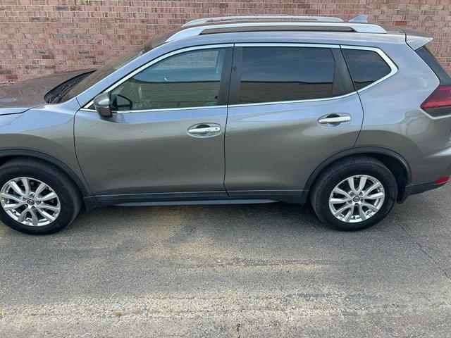 Photo of 2020 Gray Nissan Rogue