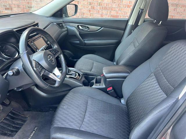Photo of 2020 Gray Nissan Rogue