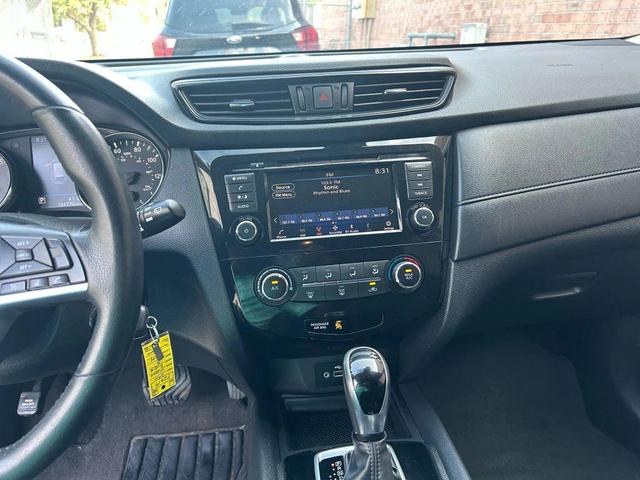 Photo of 2020 Gray Nissan Rogue