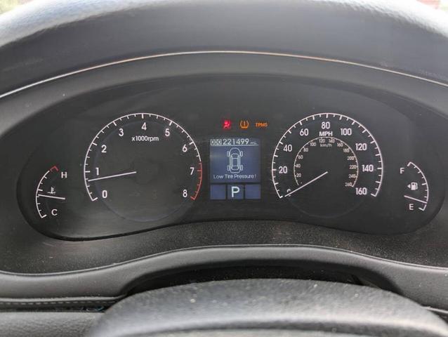 Photo of 2010 Titanium Gray Metallic Hyundai Genesis