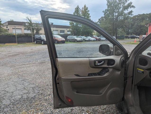 Photo of 2005 Tan Hyundai SANTA FE