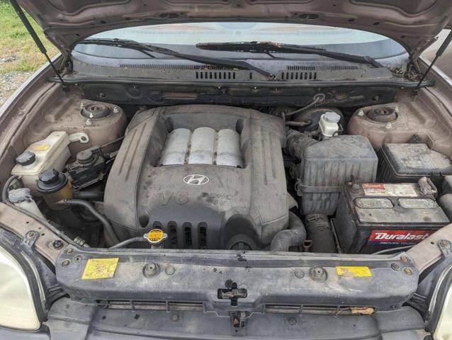 Photo of 2005 Tan Hyundai SANTA FE