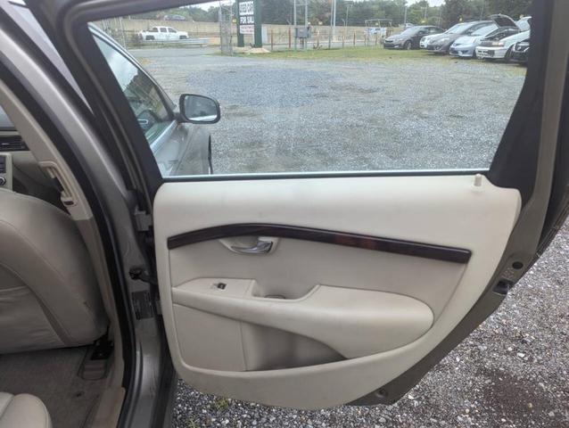 Photo of 2008 Gold Volvo V70