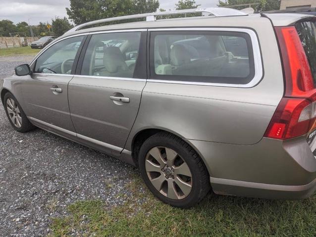 Photo of 2008 Gold Volvo V70
