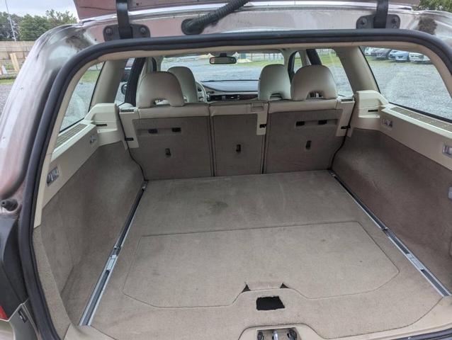 Photo of 2008 Gold Volvo V70