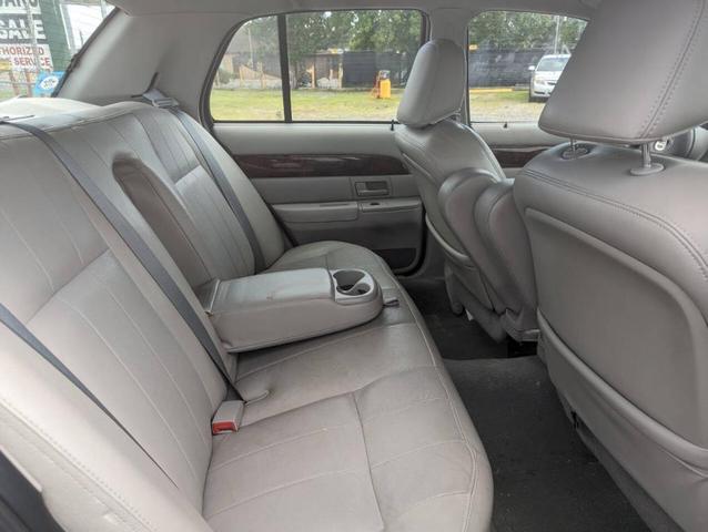Photo of 2004 Gray Mercury Grand Marquis