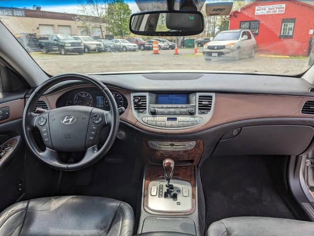 Photo of 2009 Titanium Gray Metallic Hyundai Genesis