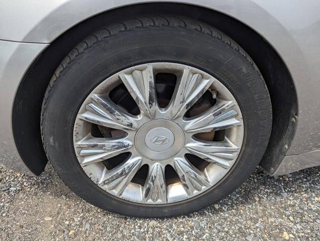 Photo of 2009 Titanium Gray Metallic Hyundai Genesis