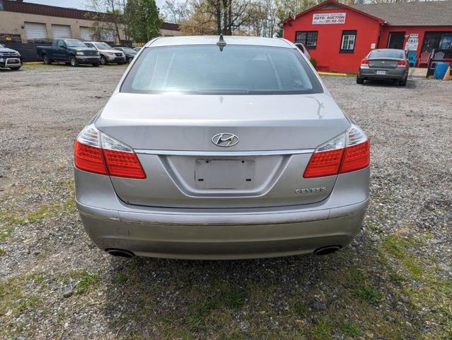 Photo of 2009 Titanium Gray Metallic Hyundai Genesis