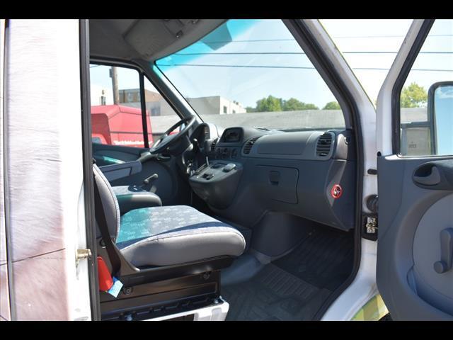 Photo of 2006 Arctic White Dodge Sprinter