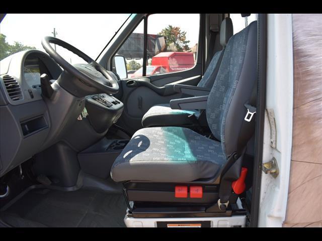 Photo of 2006 Arctic White Dodge Sprinter