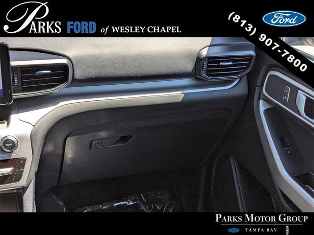 Photo of 2022 Iconic Silver Metallic Ford Explorer