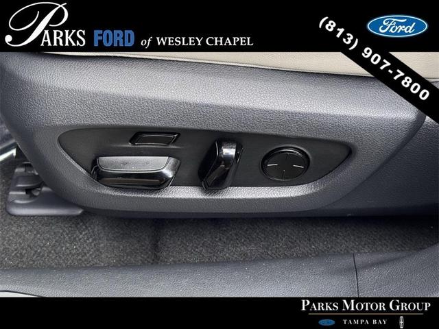 Photo of 2023 Black Lexus RX 350