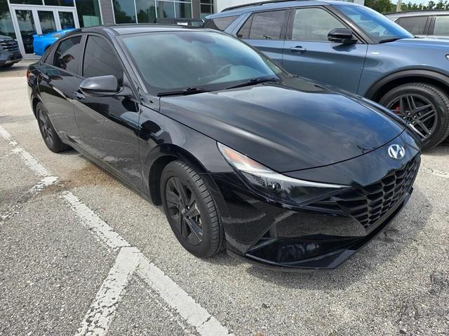 Photo of 2022 Phantom Black Hyundai ELANTRA