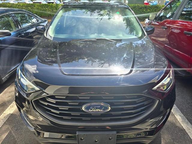 Photo of 2022 Agate Black Metallic Ford Edge