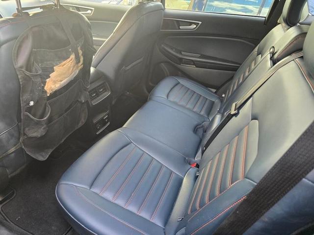 Photo of 2022 Agate Black Metallic Ford Edge
