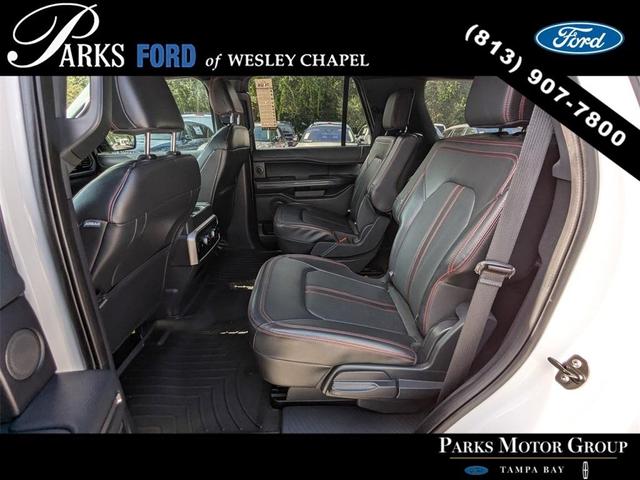 Photo of 2023 Star White Ford Expedition