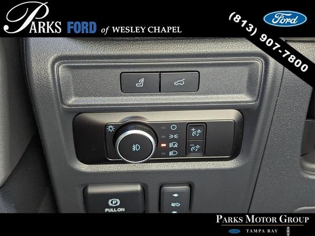 Photo of 2023 Star White Ford Expedition