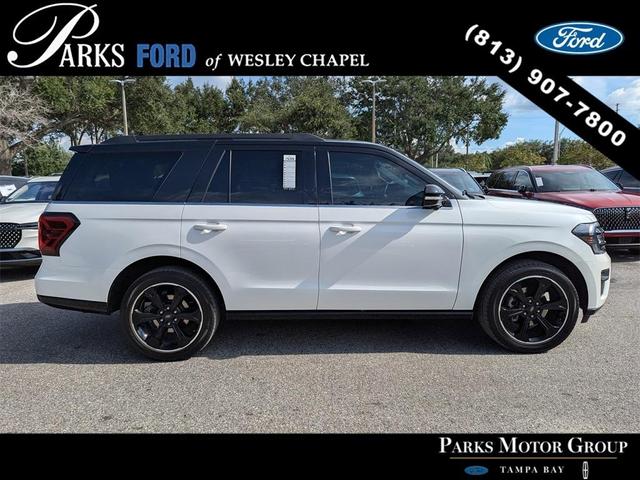 Photo of 2023 Star White Ford Expedition
