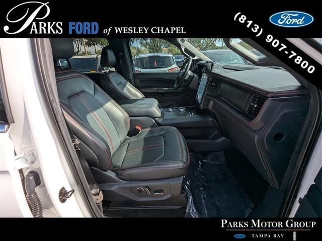 Photo of 2023 Star White Ford Expedition