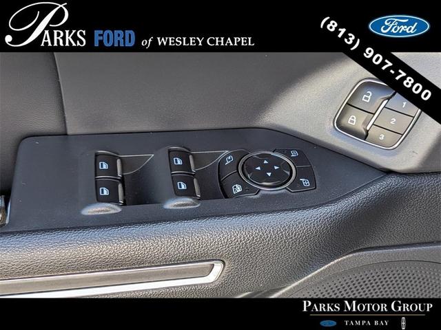 Photo of 2023 Star White Ford Expedition