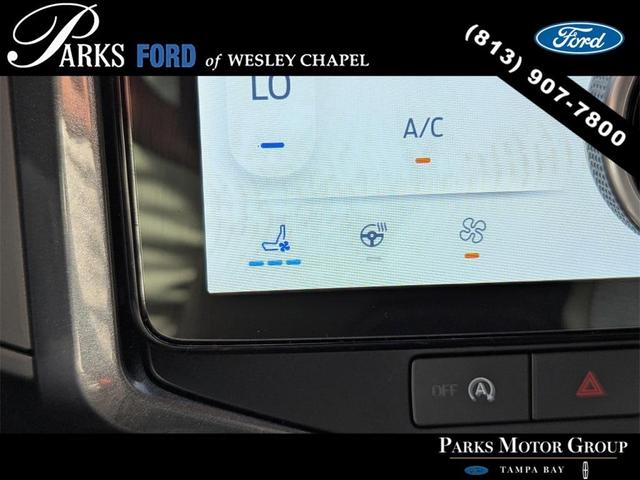 Photo of 2023 Star White Ford Expedition