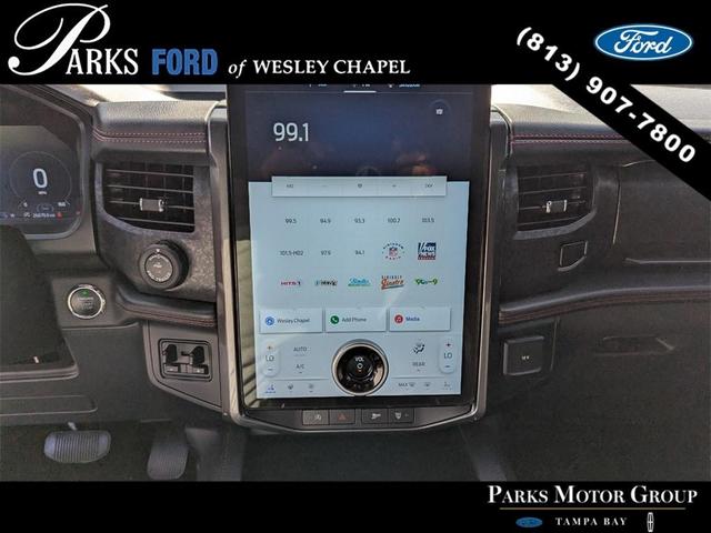 Photo of 2023 Star White Ford Expedition