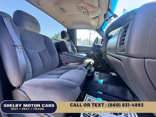 Photo of 2004 Green GMC Sierra 2500