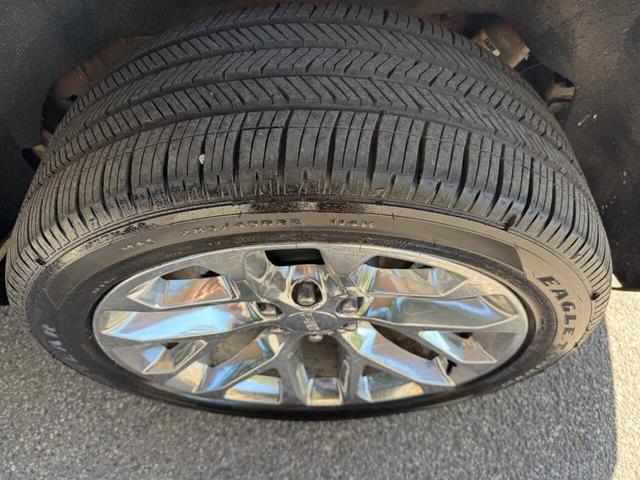 Photo of 2015 White Diamond Tricoat GMC Yukon XL