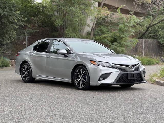 Photo of 2018 Celestial Silver Metallic Toyota Camry
