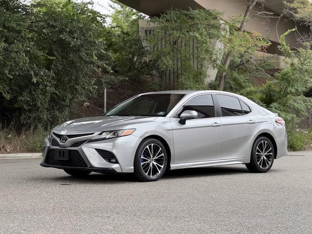 Photo of 2018 Celestial Silver Metallic Toyota Camry