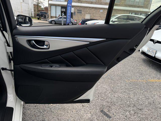 Photo of 2021 Pure White INFINITI Q50