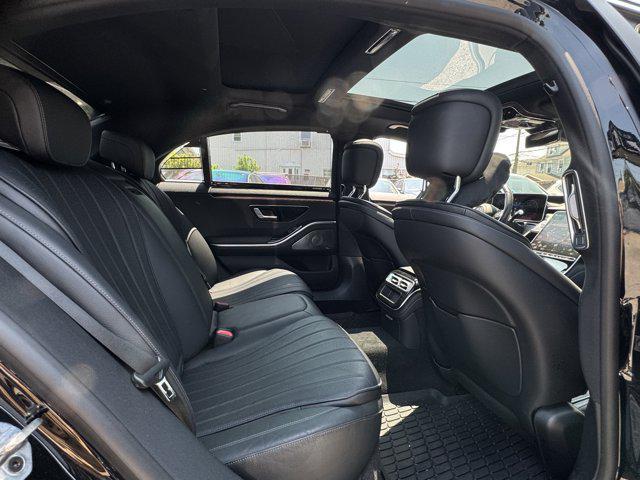 Photo of 2022 Onyx Black Mercedes-Benz S-Class