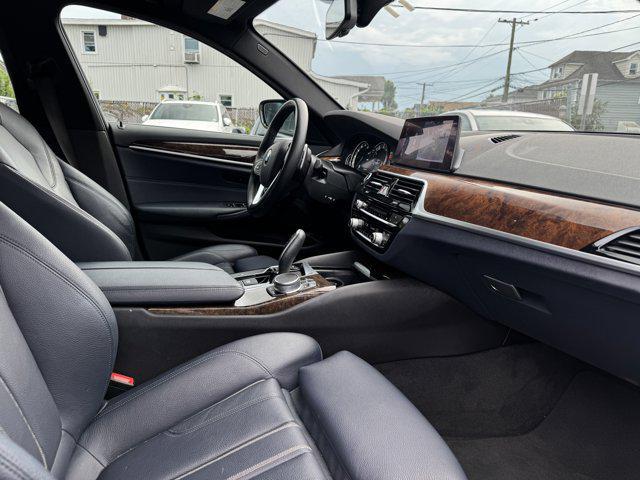 Photo of 2019 Bluestone Metallic BMW 530