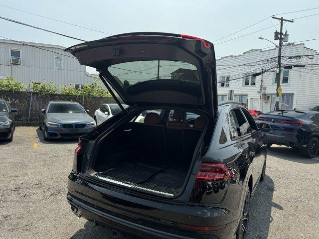 Photo of 2020 Orca Black Metallic Audi Q8