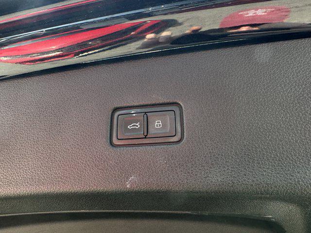 Photo of 2020 Orca Black Metallic Audi Q8