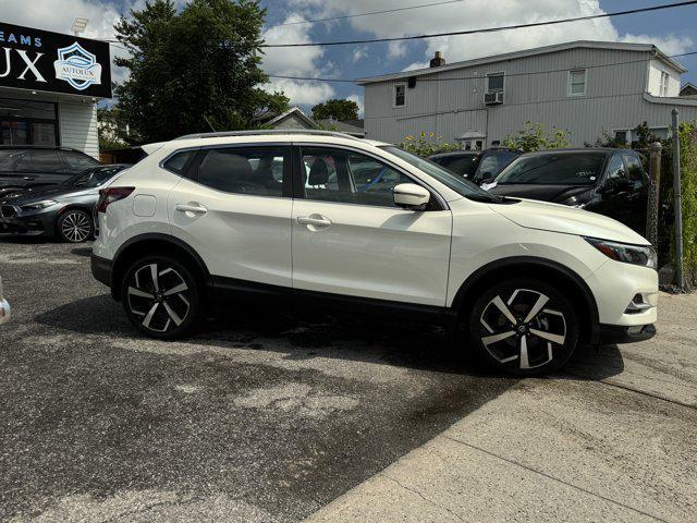 Photo of 2021 Pearl White Tricoat Nissan Rogue Sport