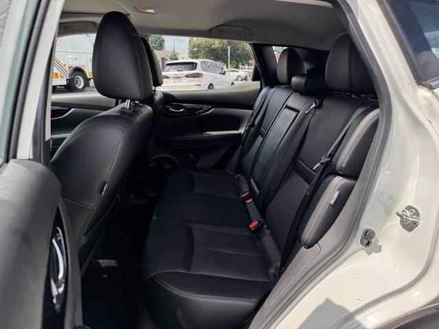 Photo of 2021 Pearl White Tricoat Nissan Rogue Sport