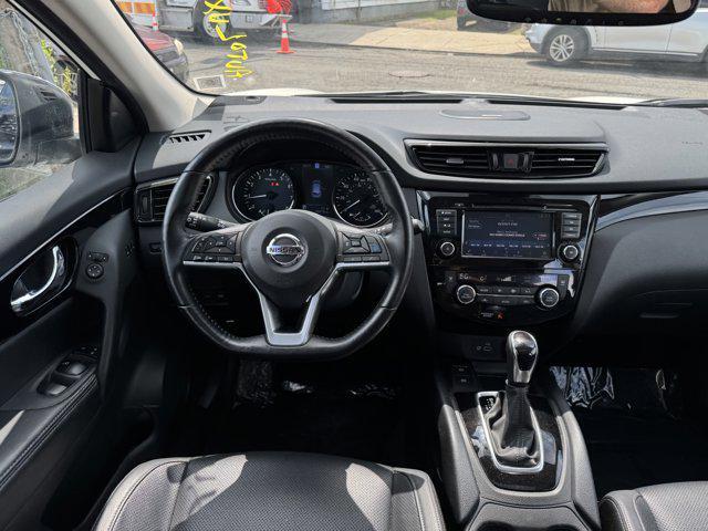 Photo of 2021 Pearl White Tricoat Nissan Rogue Sport