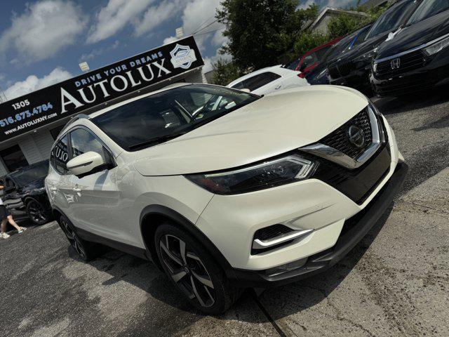 Photo of 2021 Pearl White Tricoat Nissan Rogue Sport