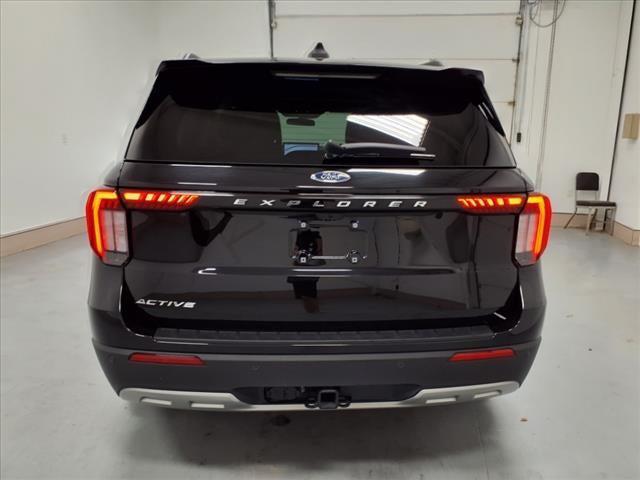Photo of 2025 Agate Black Metallic Ford Explorer