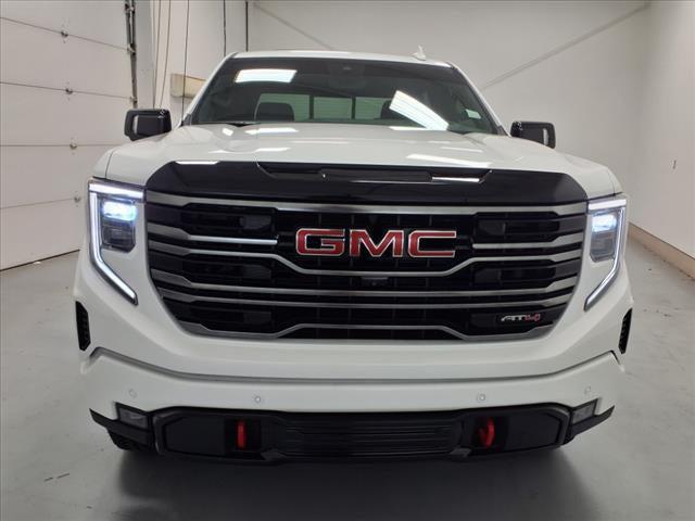 Photo of 2025 Summit White GMC Sierra 1500