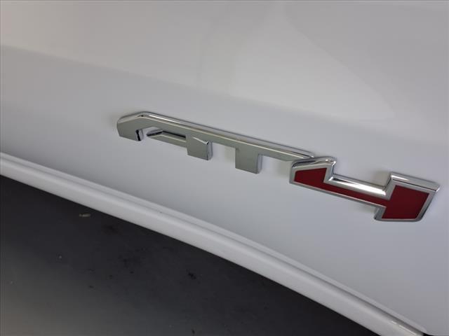 Photo of 2025 Summit White GMC Sierra 1500