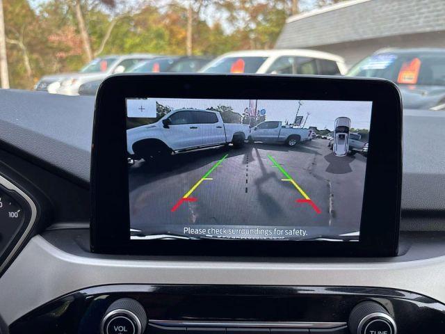 Photo of 2021 Oxford White Ford Escape