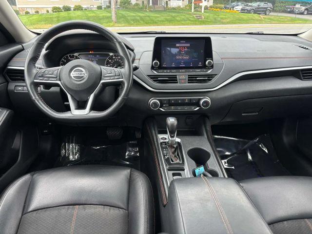 Photo of 2022 White Nissan Altima