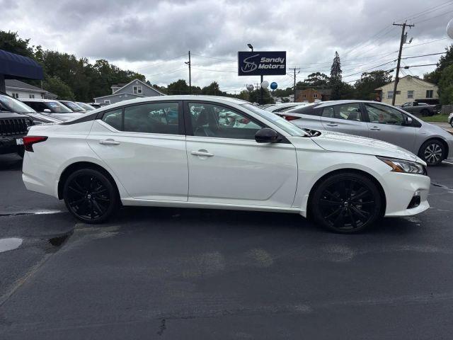 Photo of 2022 White Nissan Altima