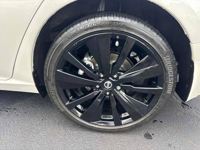 Photo of 2022 White Nissan Altima