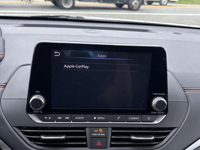 Photo of 2022 White Nissan Altima