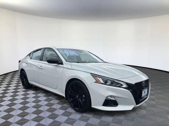 Photo of 2022 White Nissan Altima